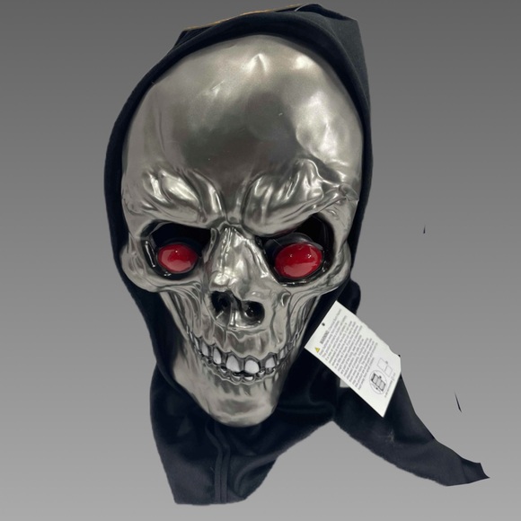 🎃*NWT* 3Pk Halloween Masks(2 W/ Light Up Eyes) - Picture 2 of 6